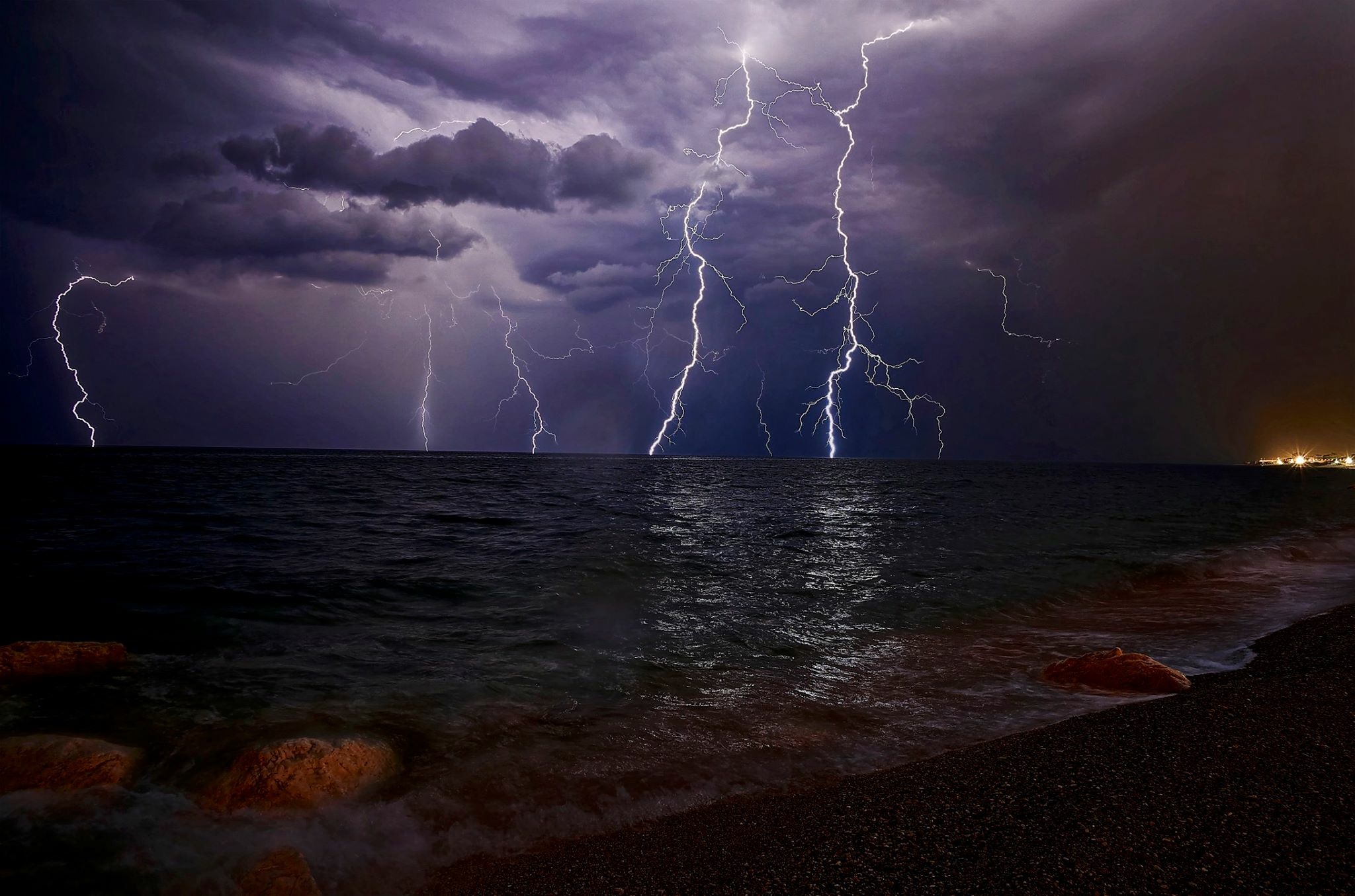 Fulmine sulla riviera del Conero