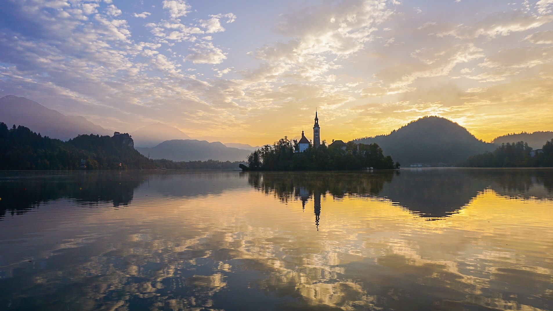 Alba sul lago di Bled