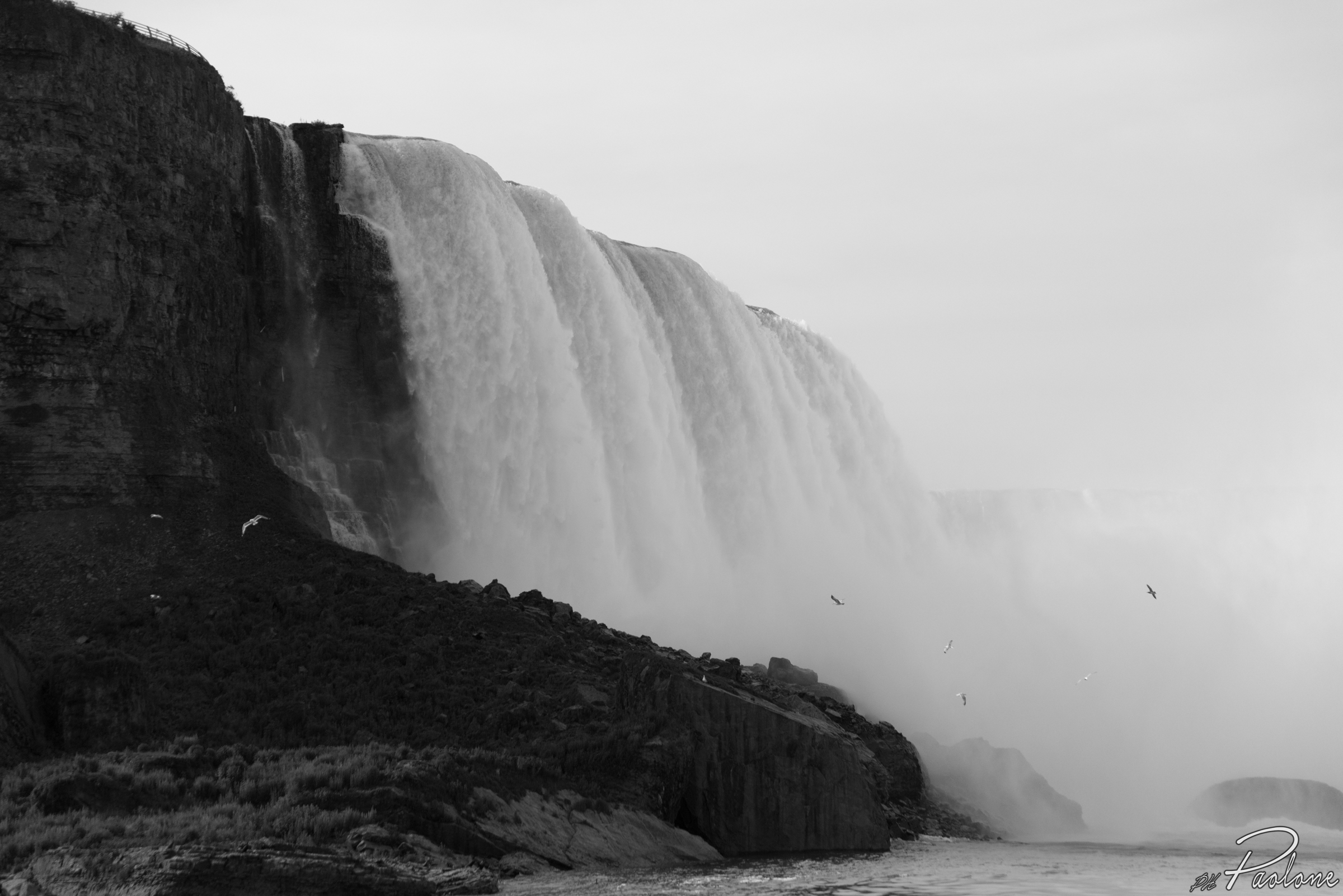 Niagara Falls by night