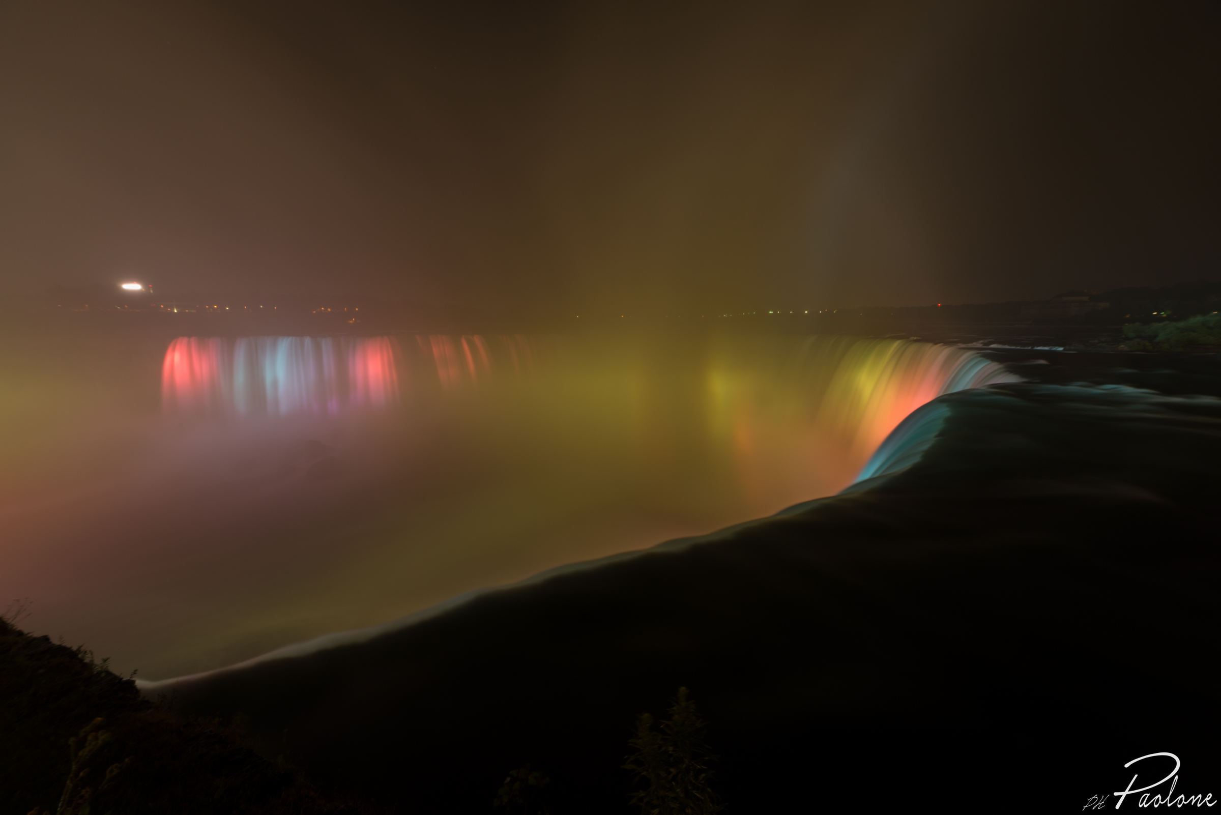 Niagara falls by night