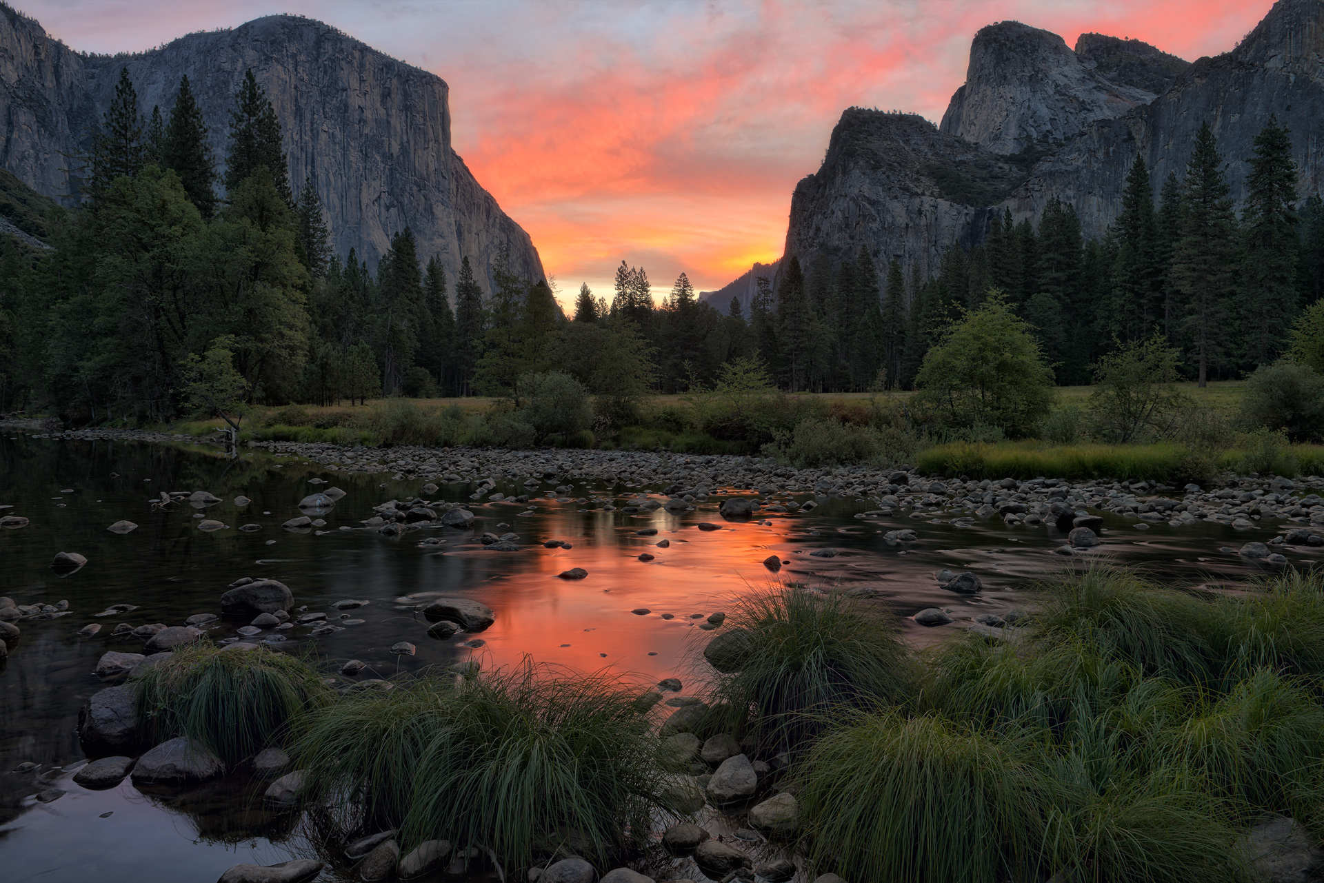 Yosemite Vallery View Sunrise - HDR 3 RAW