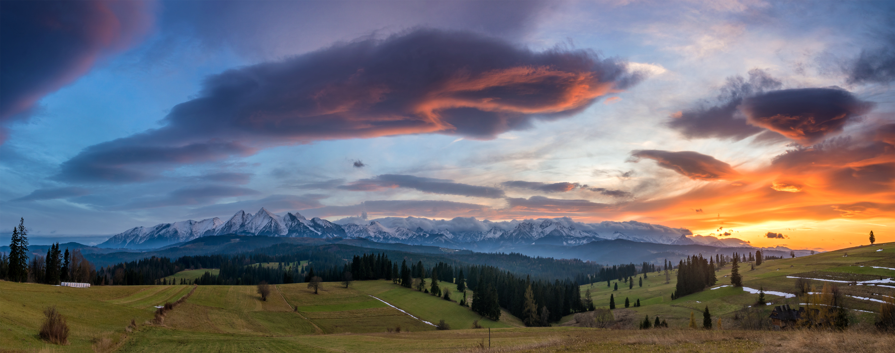 cielo dopo l'uragano su Tatra, in Polonia