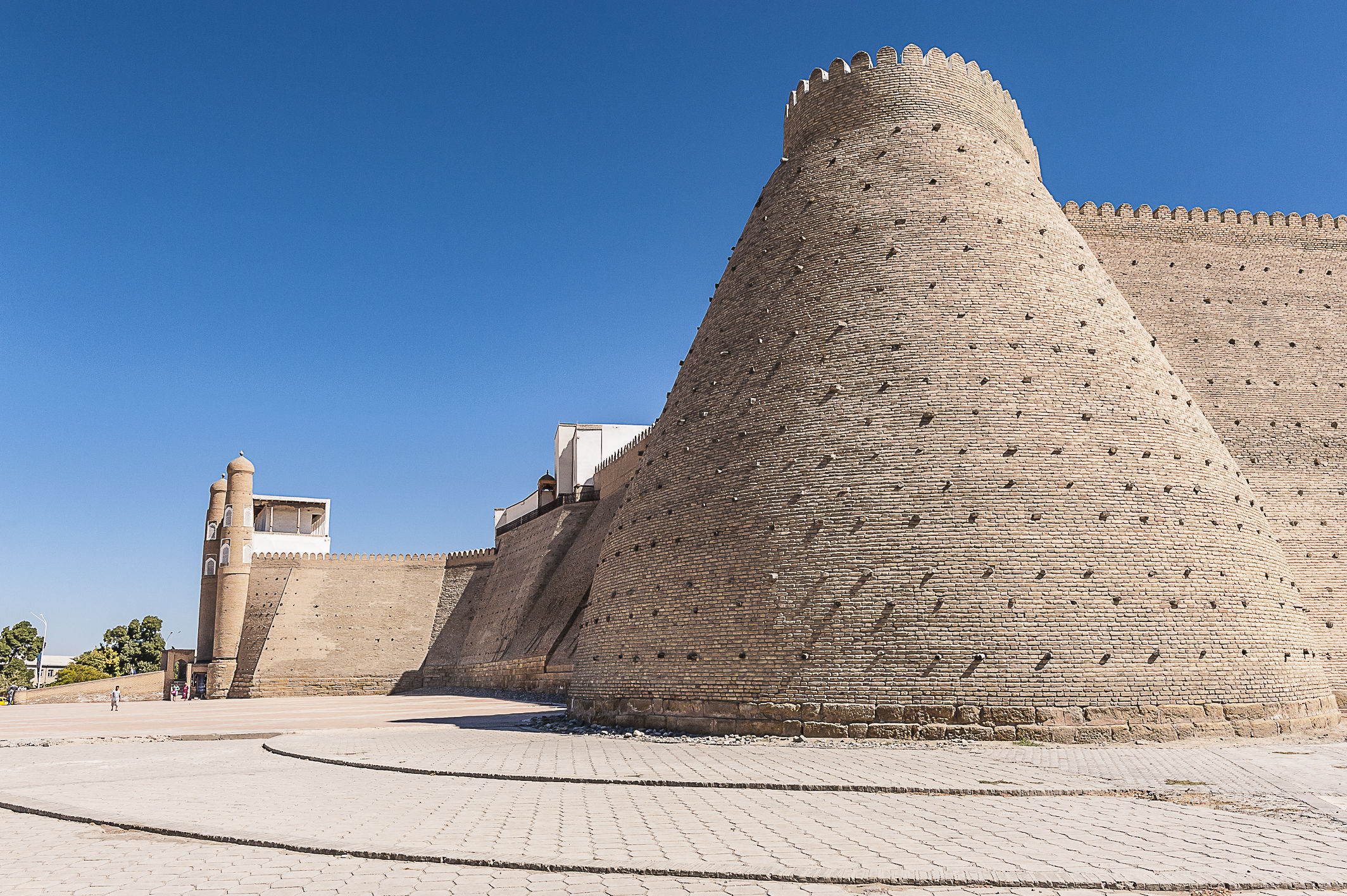 Le possenti mura di Bhukara