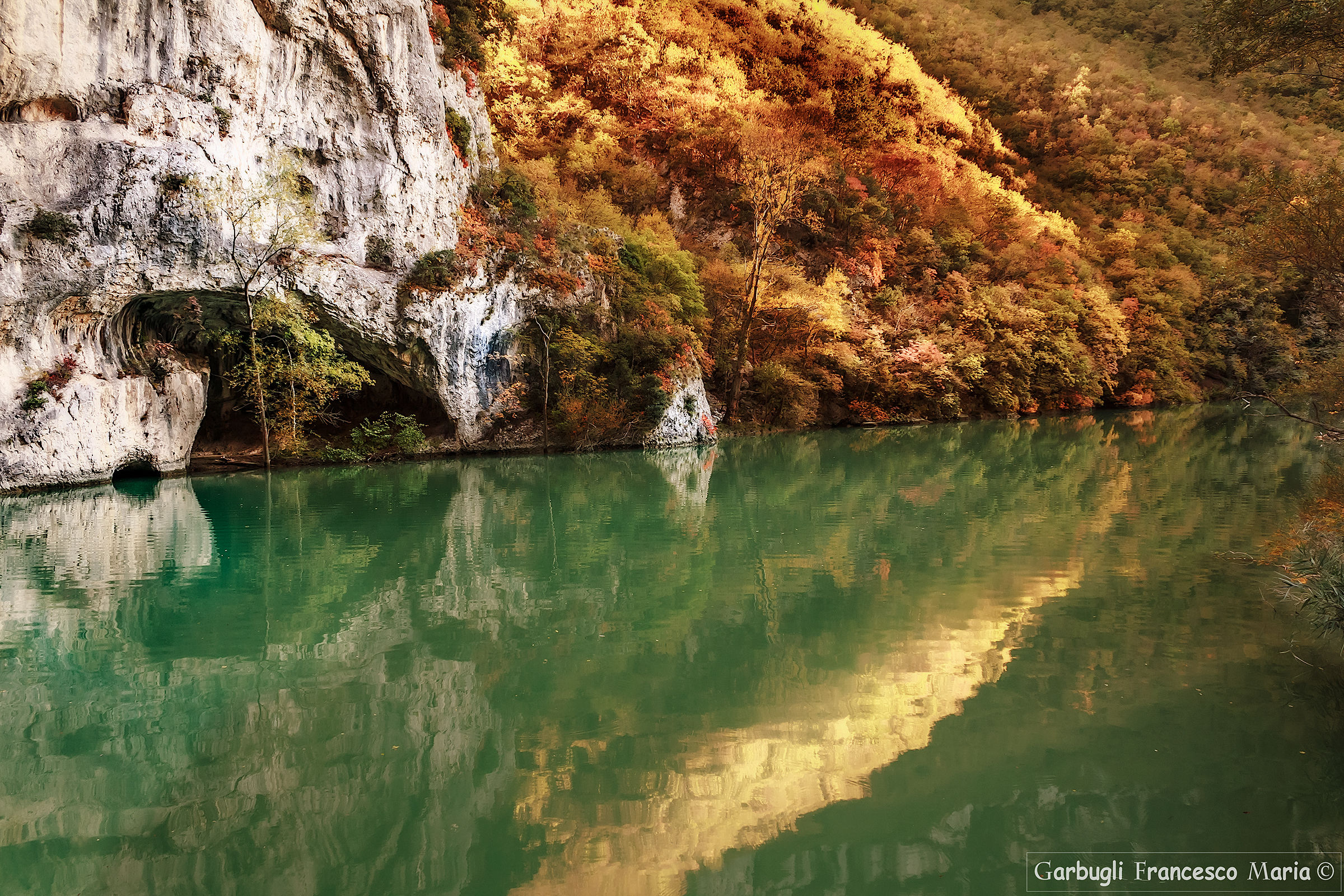 Autunno dorato....... alla Gola del Furlo