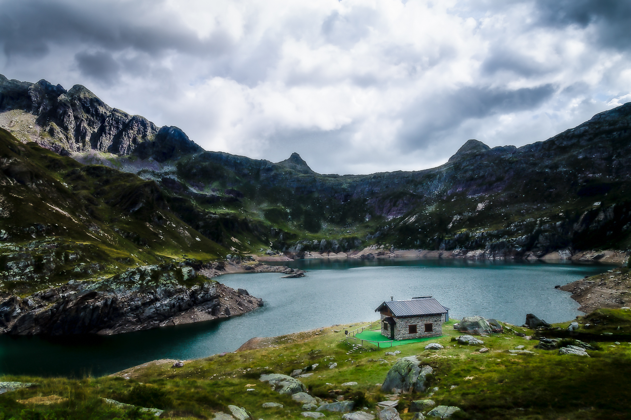 Scampoli di luce prima del temporale
