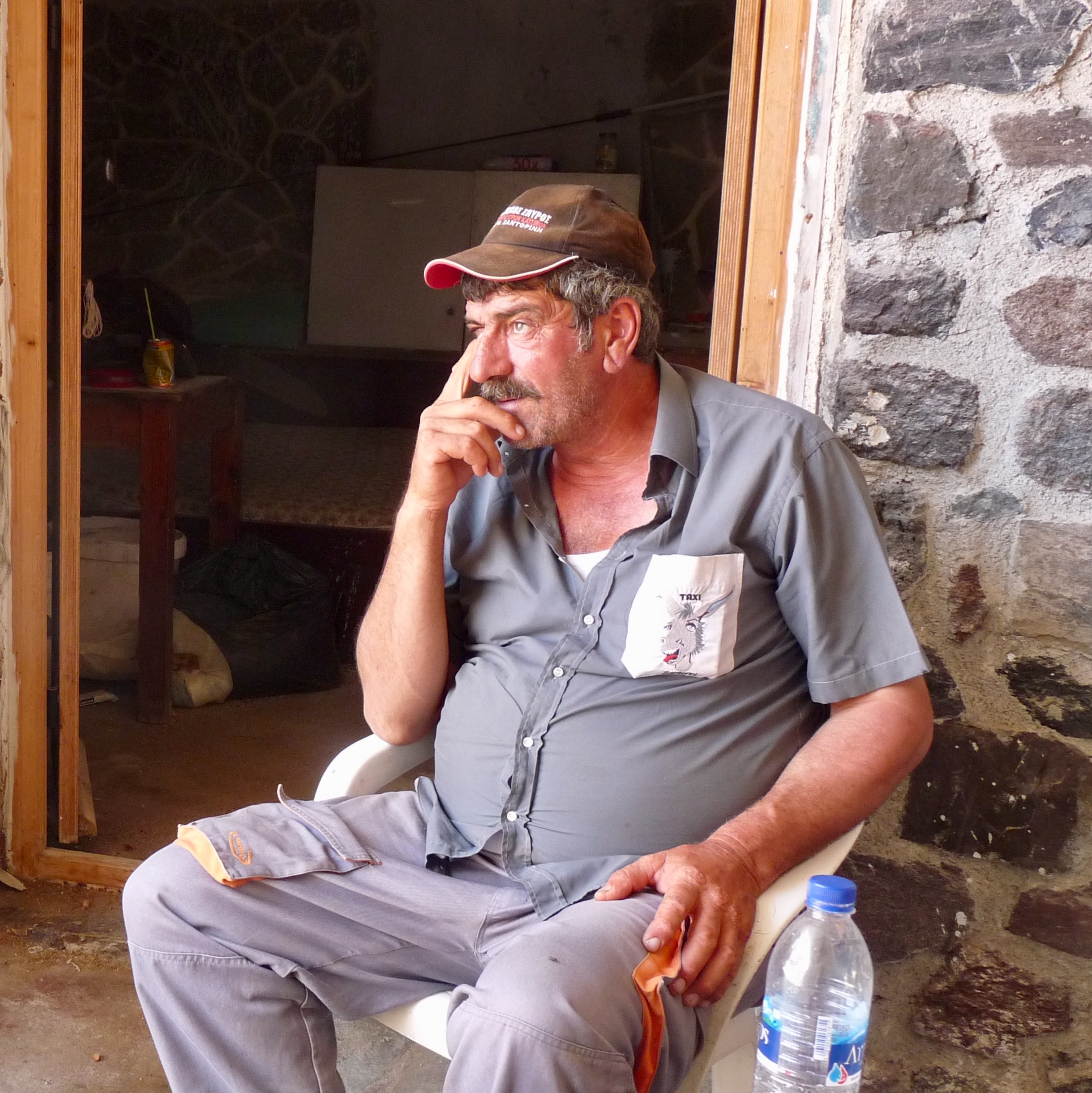 Grecia. Uno dei mulattieri di Santorini.