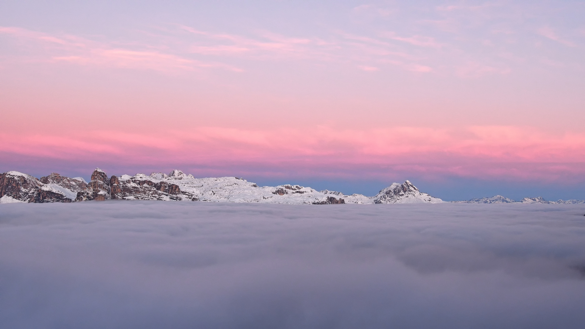 Alba sopra le nuvole