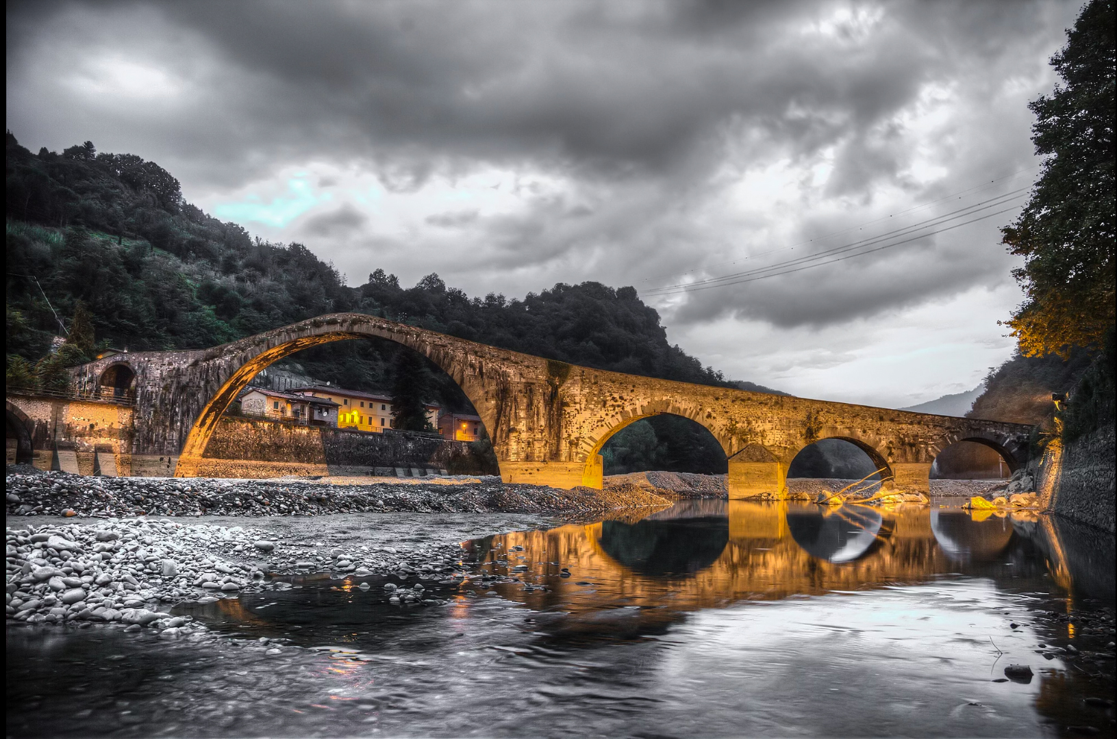 Ponte della Maddalena known as the Diavolo (Lucca)