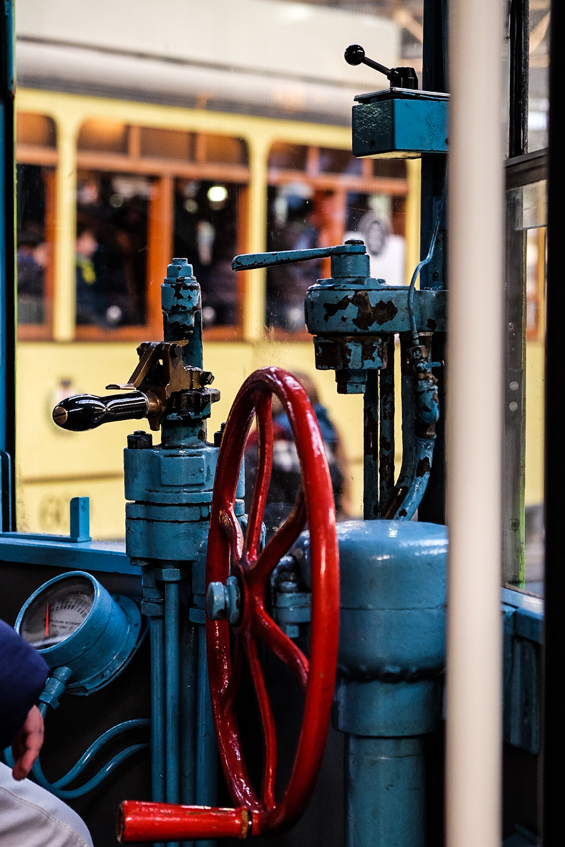 the cumand of the tramway