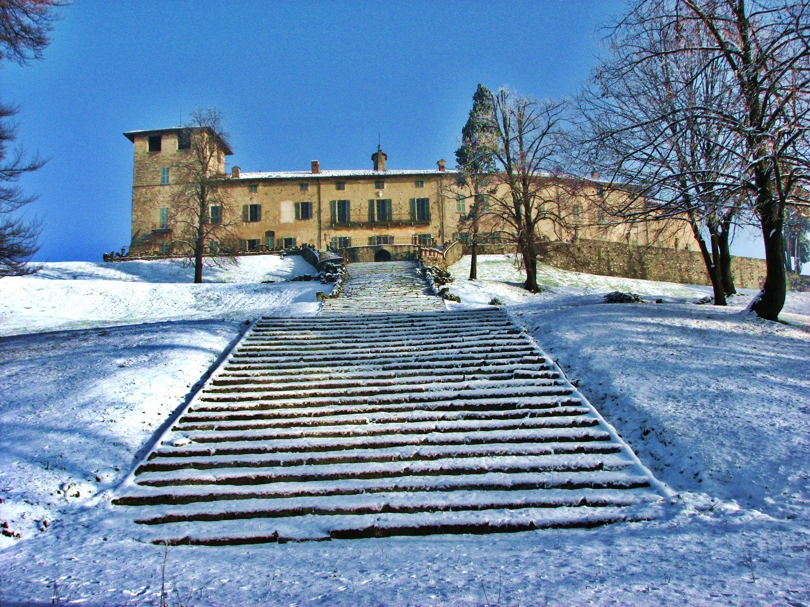 3746 - patrician residency