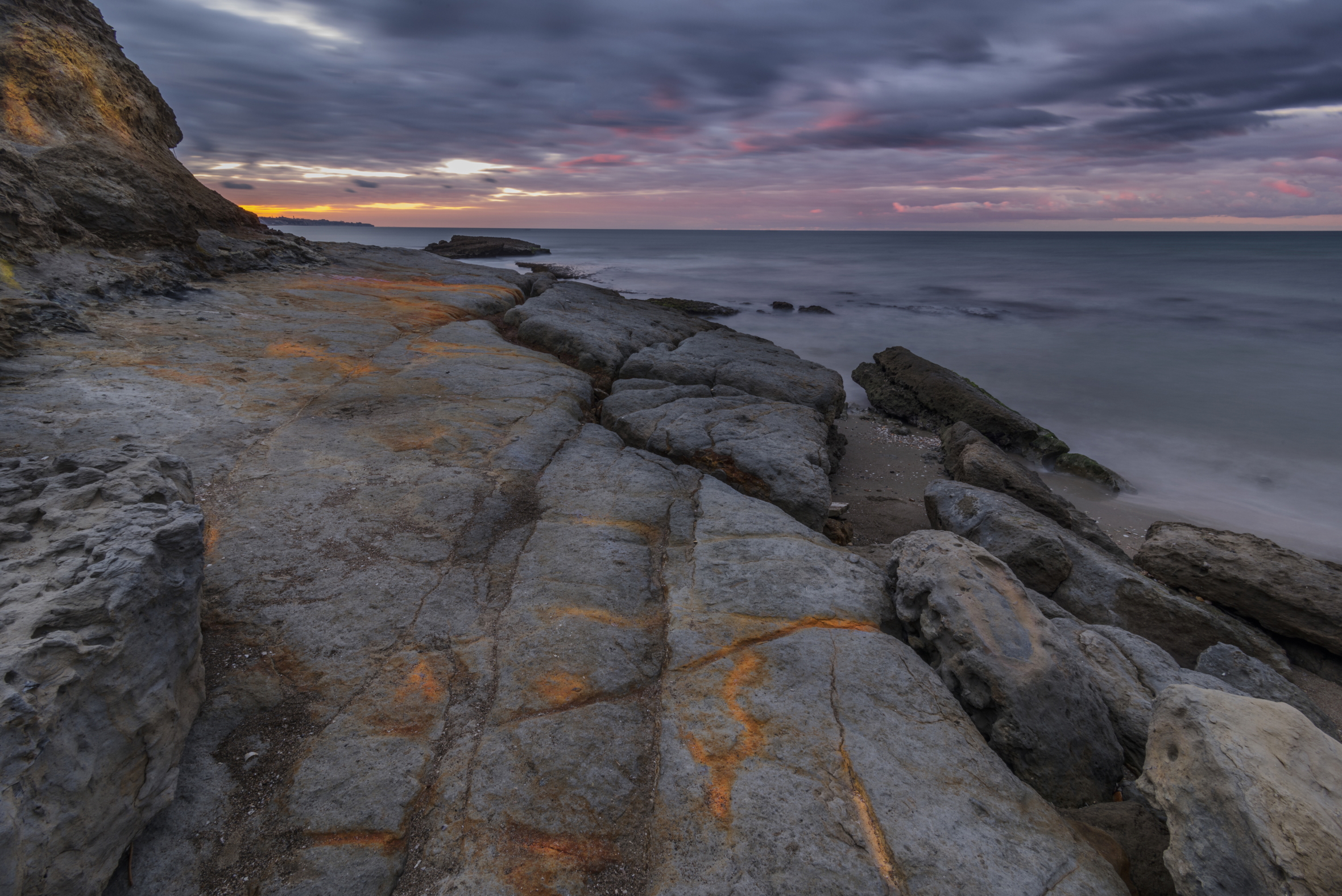 Linee di zolfo verso il mare