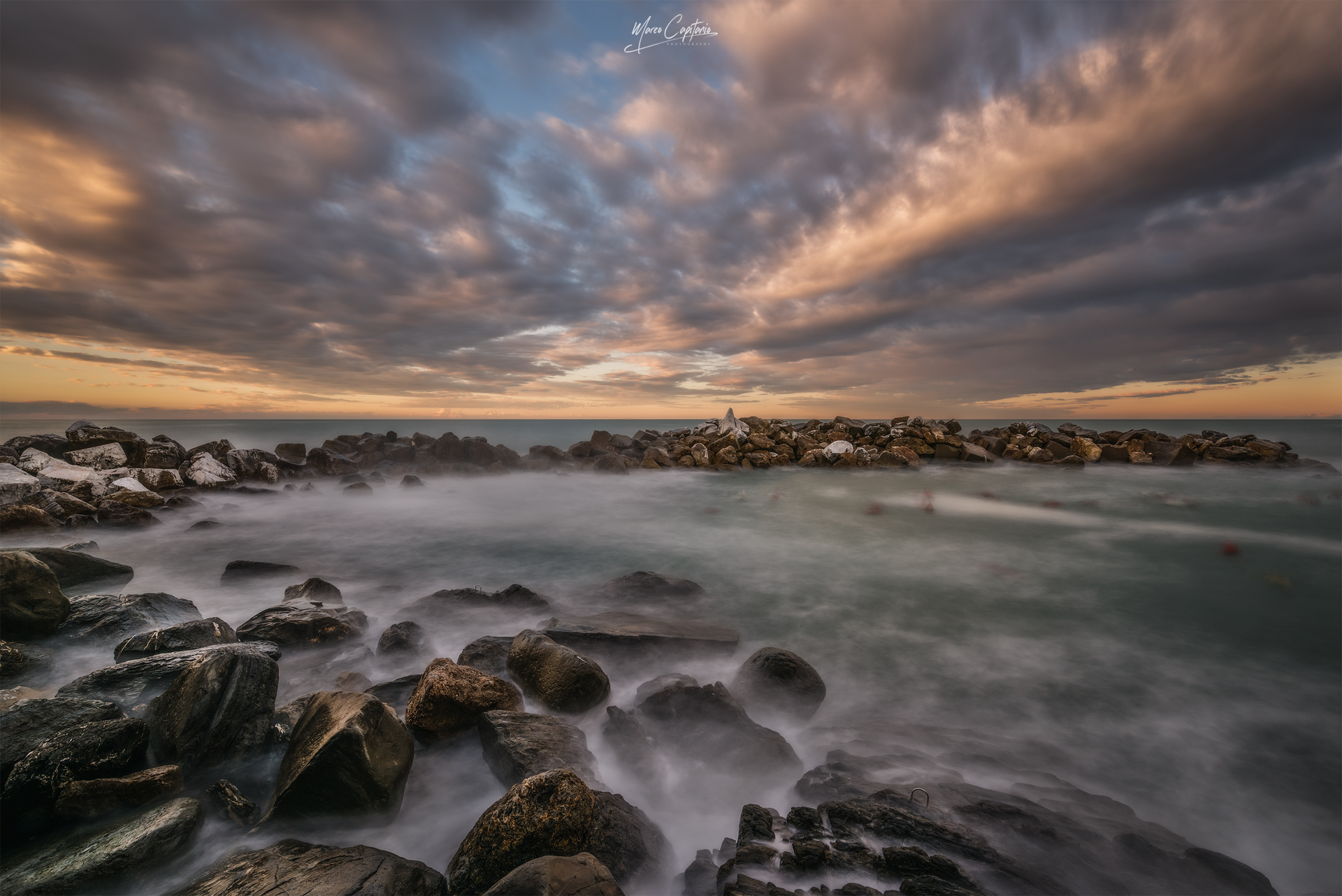 Un'alba alle Cinque Terre