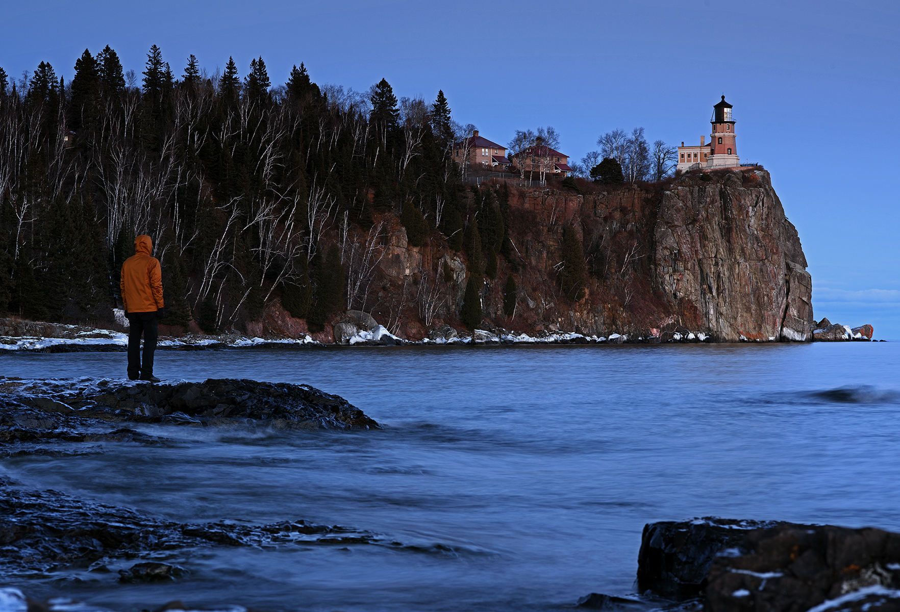 In piedi sulle rive ghiacciate di Superior