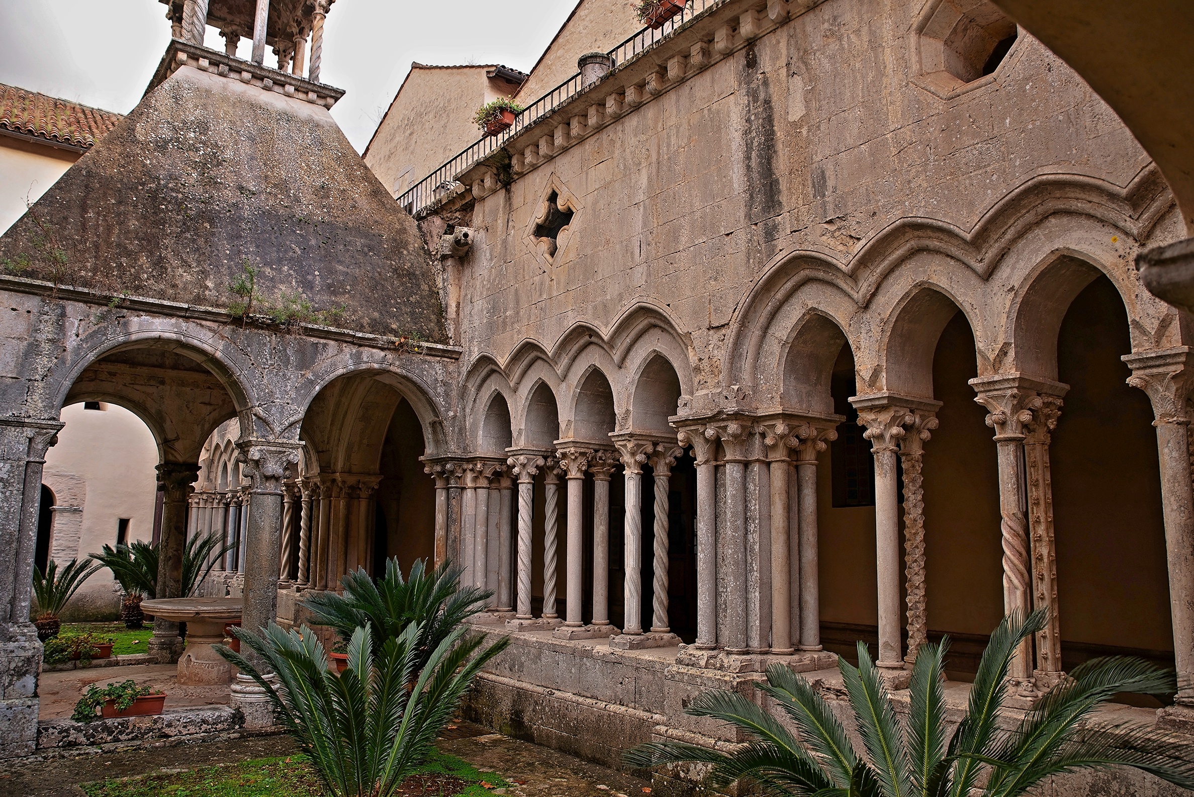 Abbazia di Fossanova - Chiostro e Lavatorium