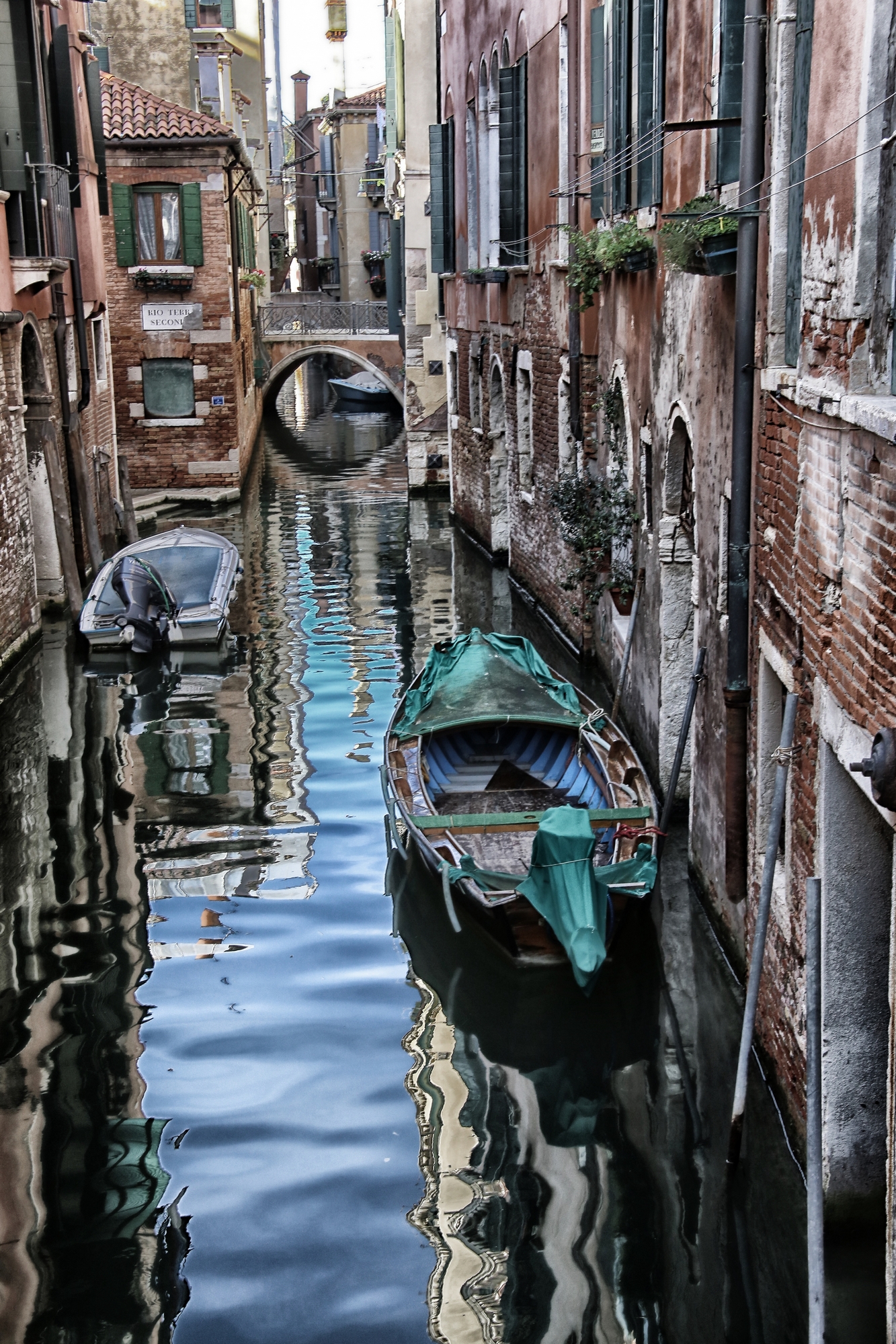 Canale sotto a casa mia