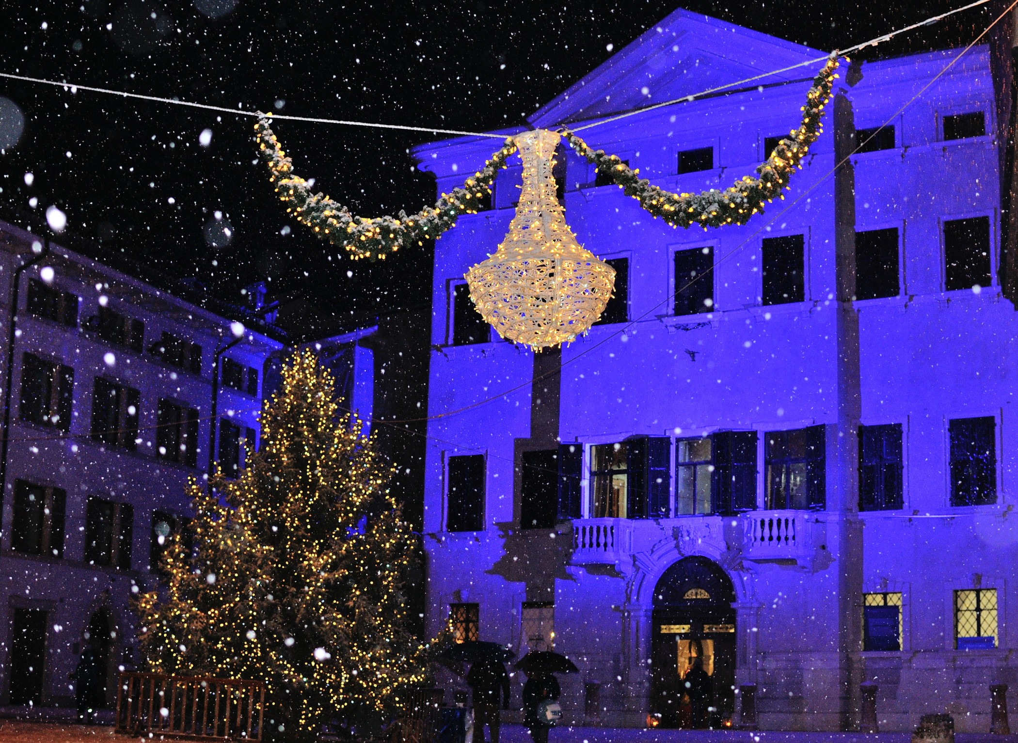 Neve bianca cadi piano...(P. Bertoli)