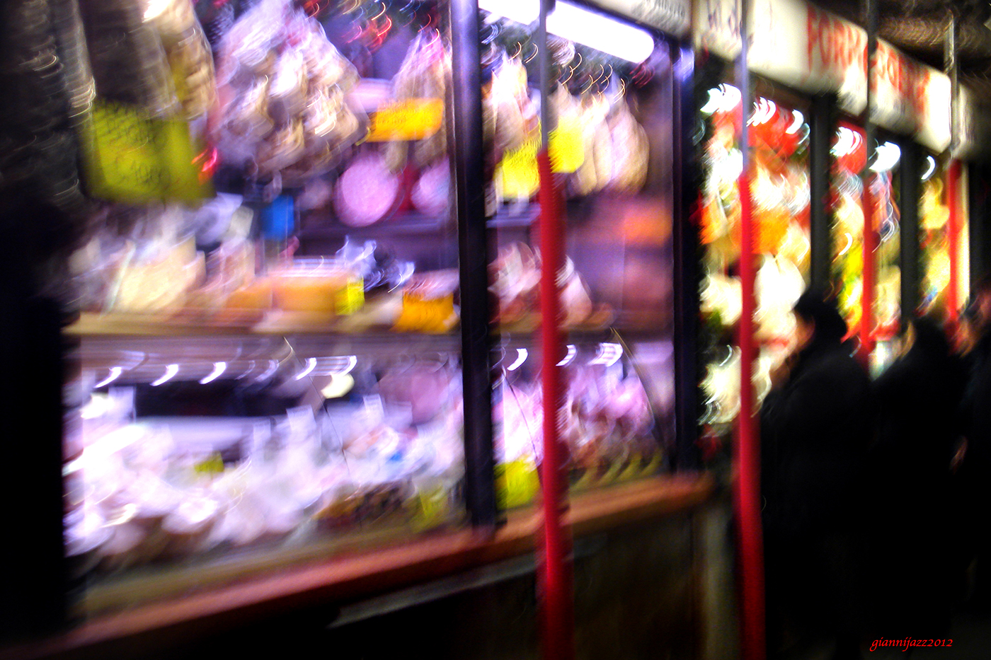 market in the evening (remember e.hopper)