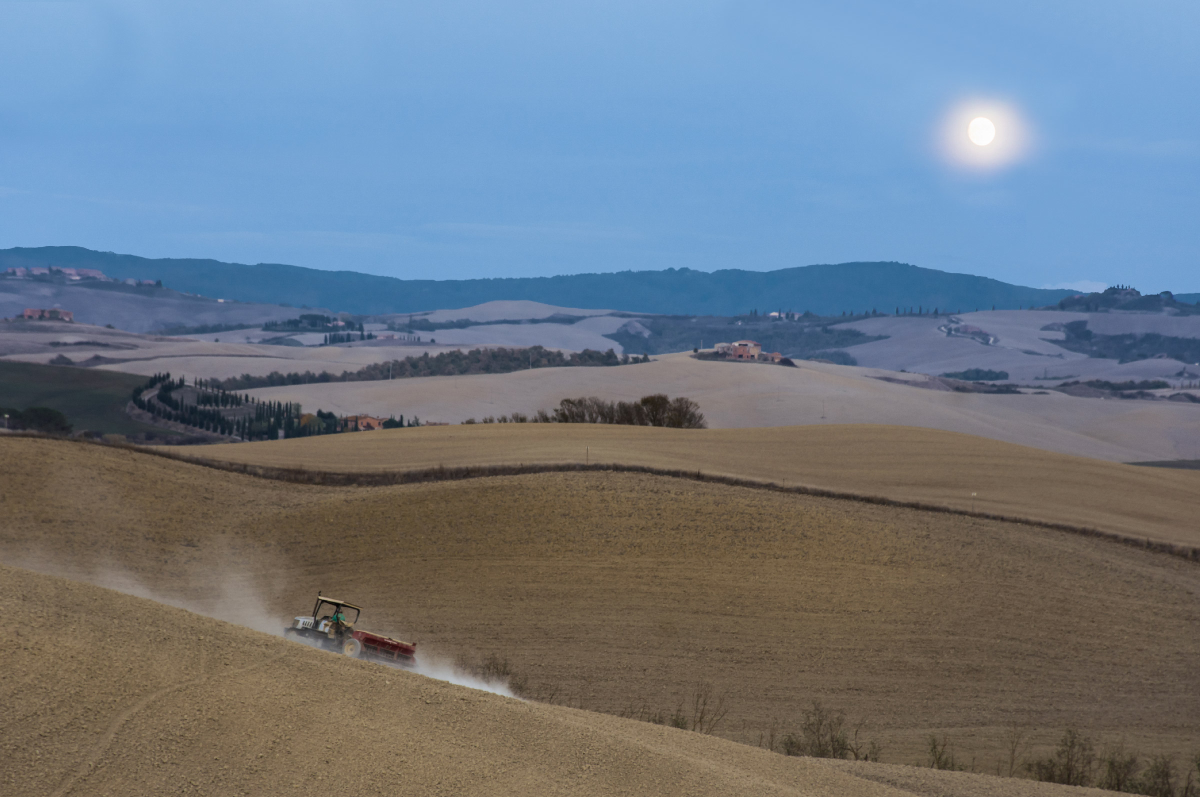 You work in the moonlight on the Crete Senesi