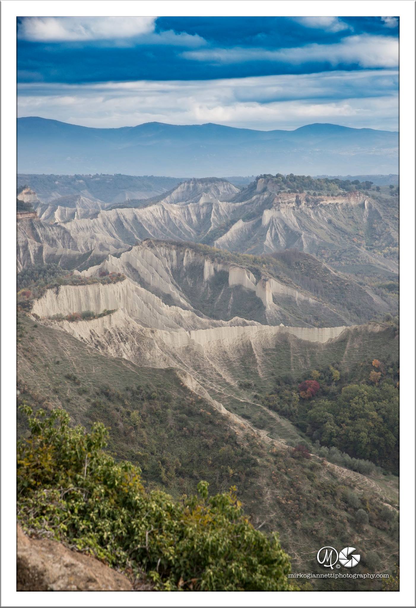 La vallata di Civita Bagnoregio dominata dai Calanchi.