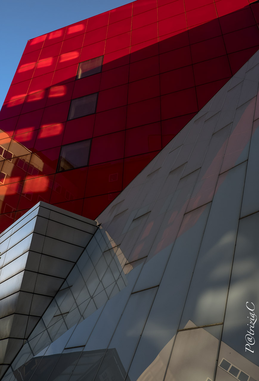 ...geometrie ... riflessi ... luce&ombre ...