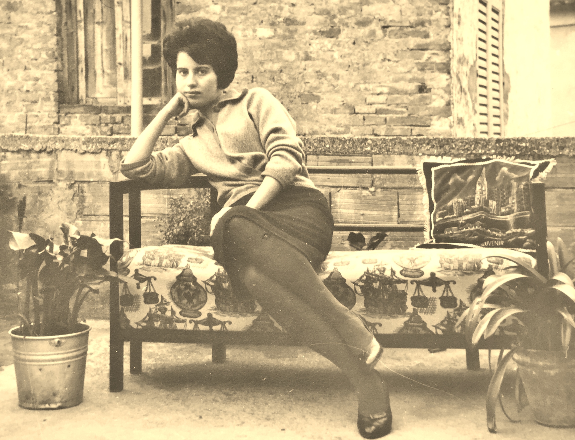 1960, first photos and first model.