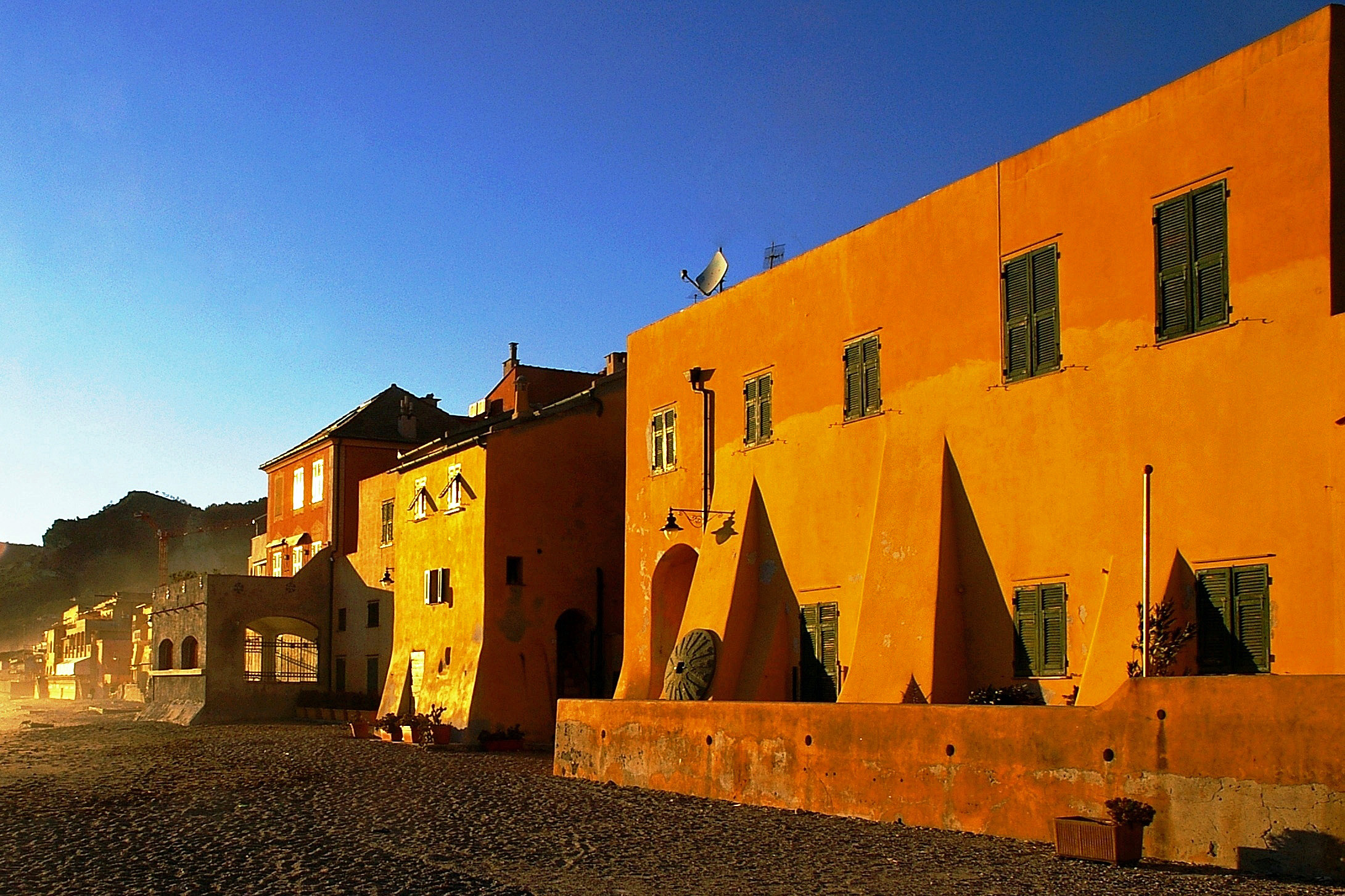 Varigotti-1: Case alTramonto