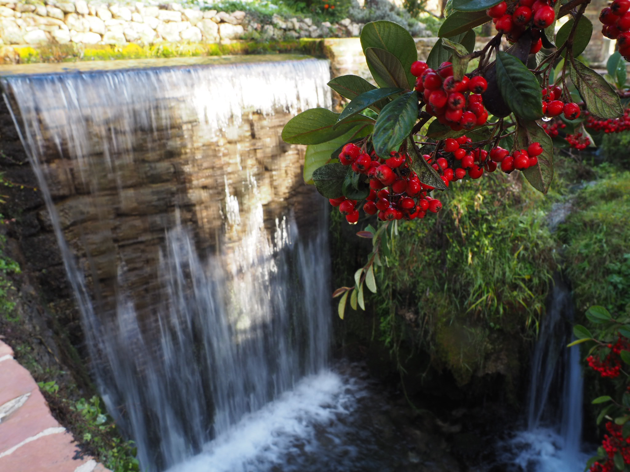 Rasiglia, cascata di luci e colori