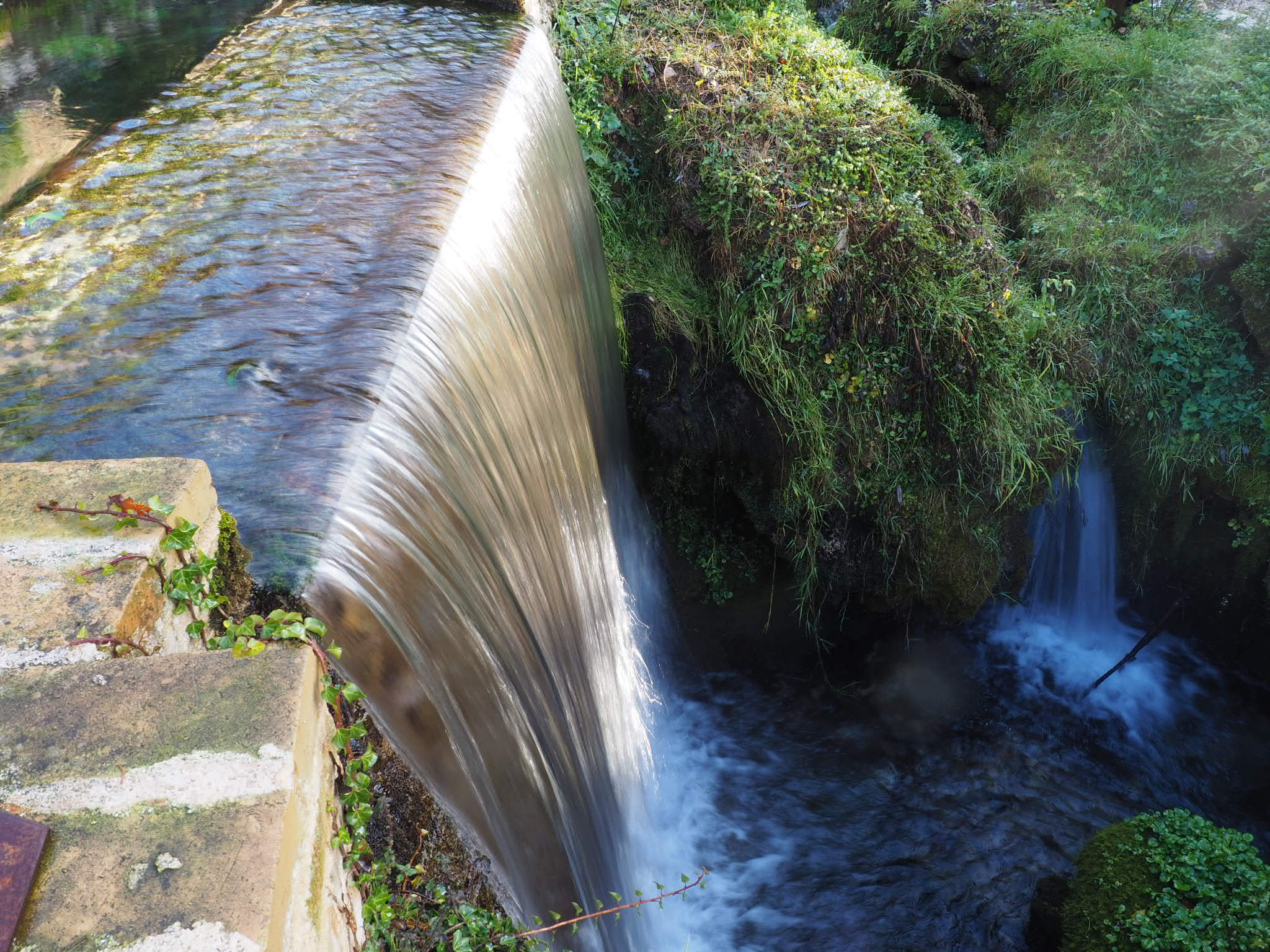 Rasiglia, cascata di luce