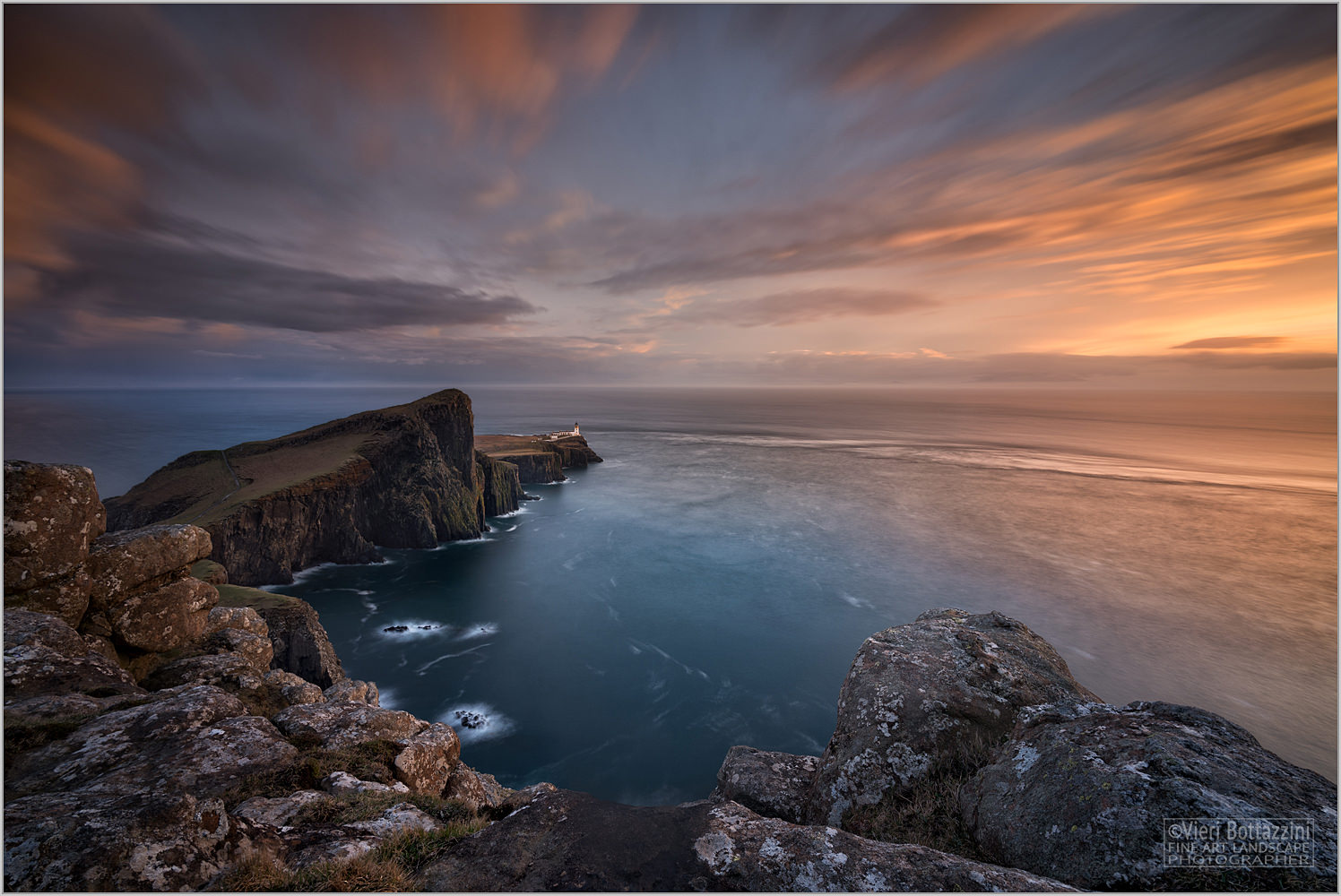 Uno splendido tramonto a Neist Point, Isola di Skye