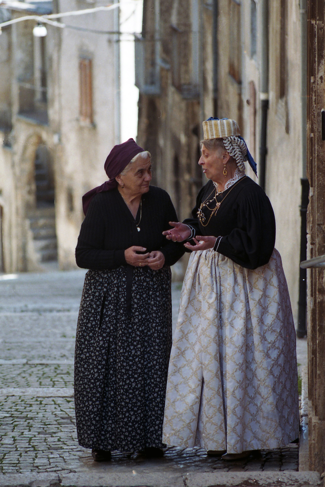 For the alleys of Scanno (aq)