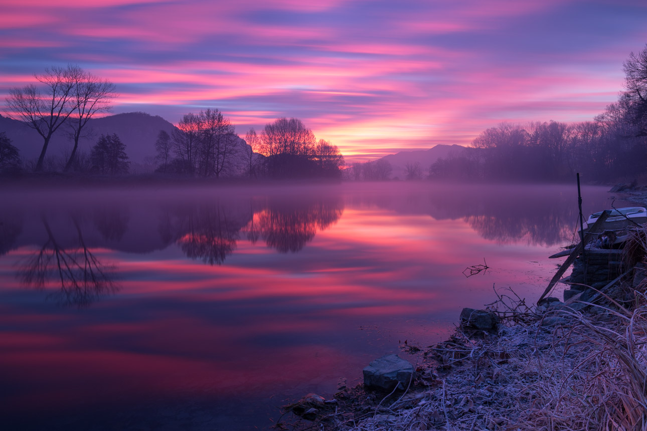 Alba sul fiume.