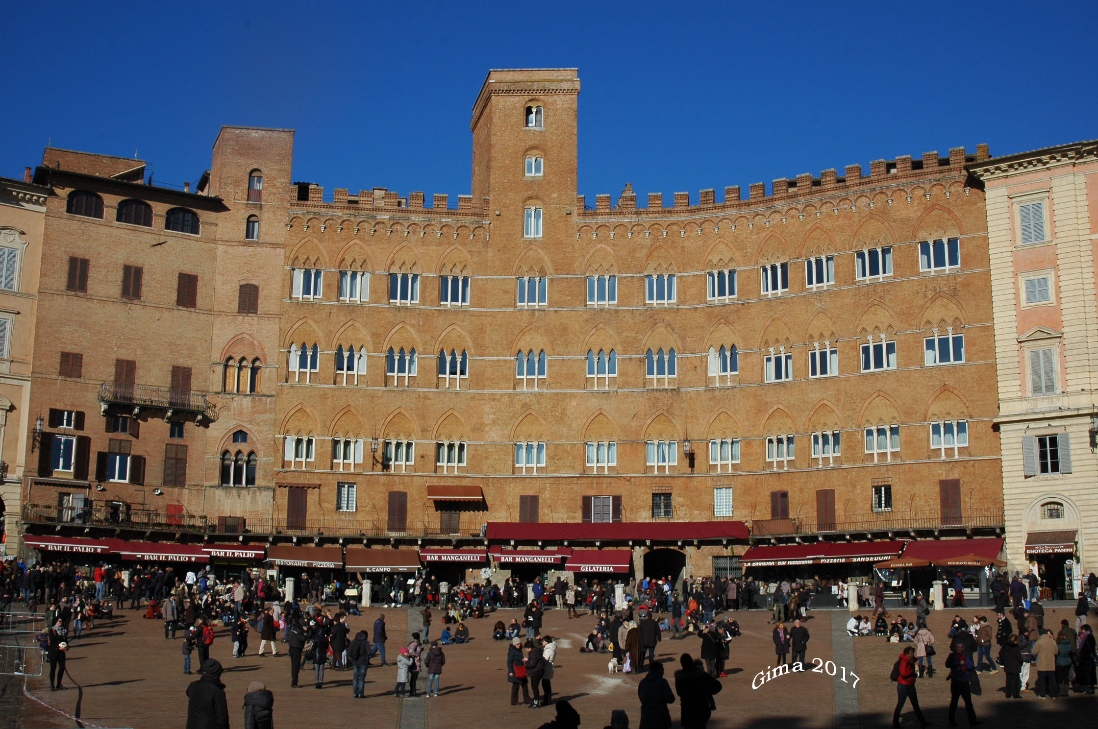 here too we are in Piazza del Campo