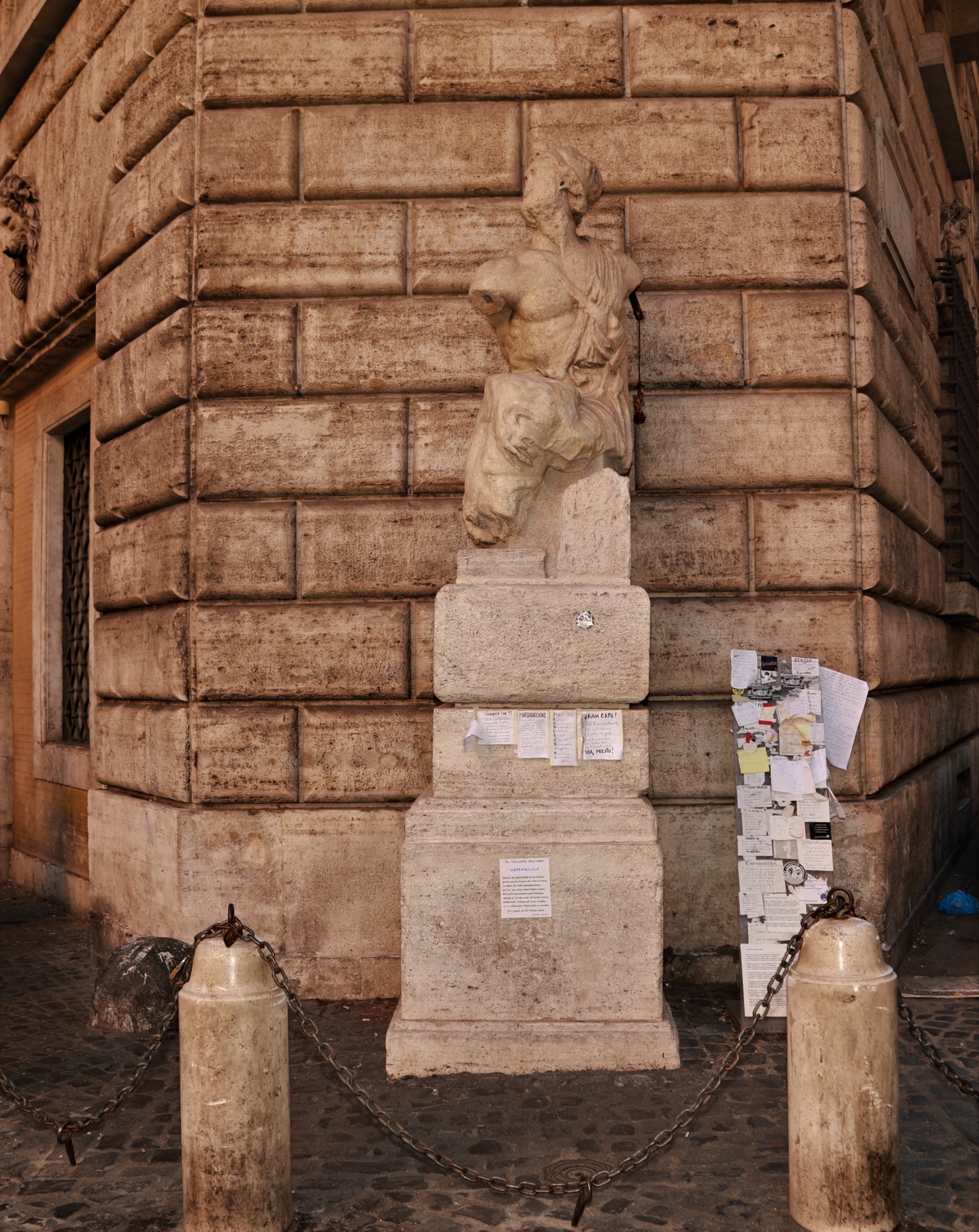 RM Pz.Pasquino the Great talking statue of Rome
