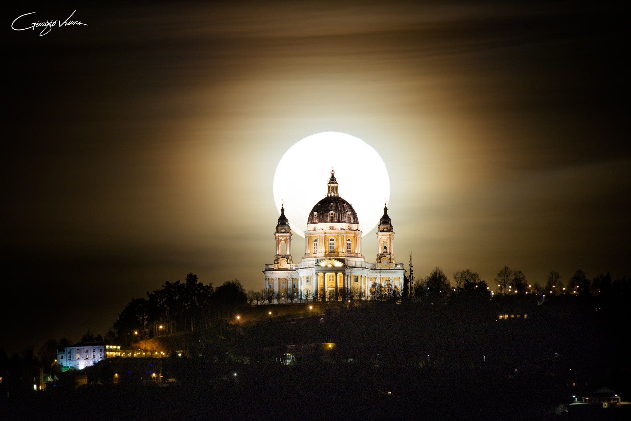 SuperLuna in Superga