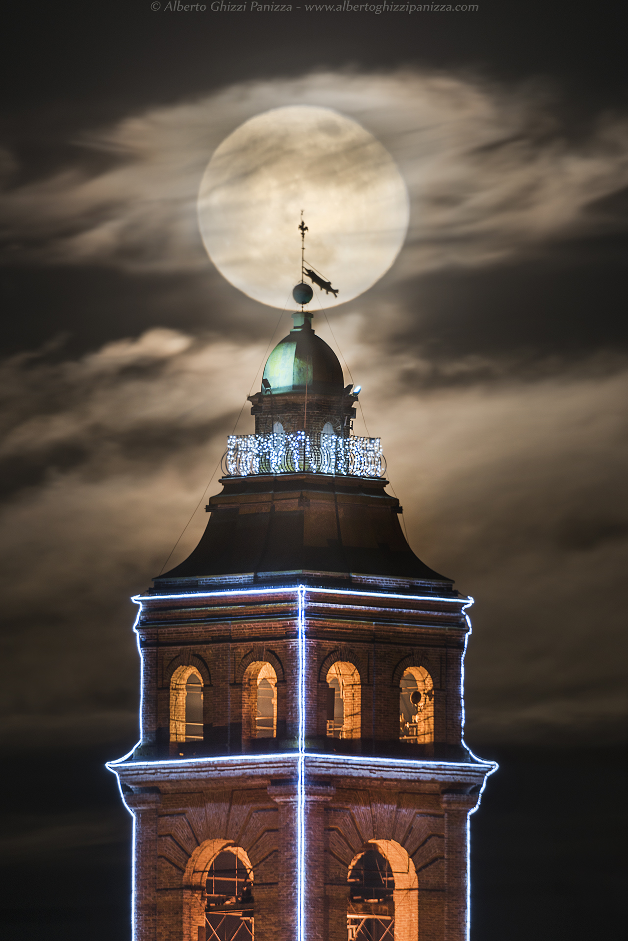 La torre e la Luna