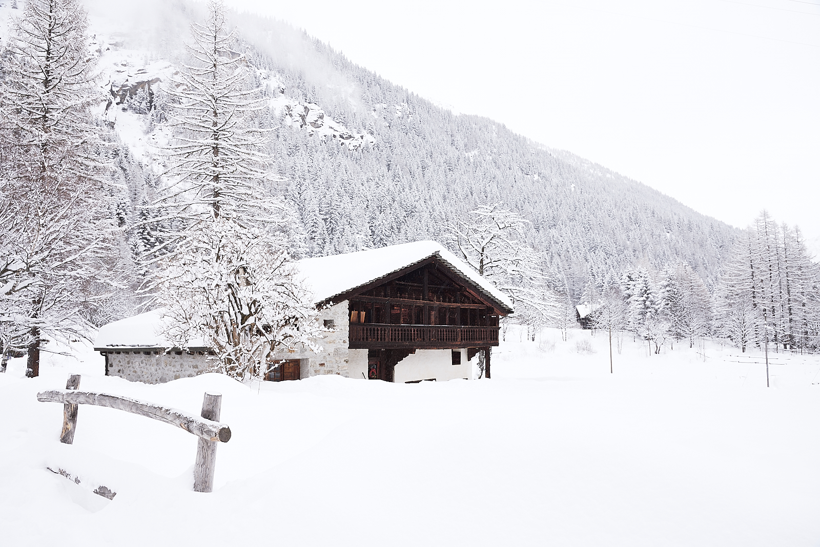 Macugnaga old dorf in winter