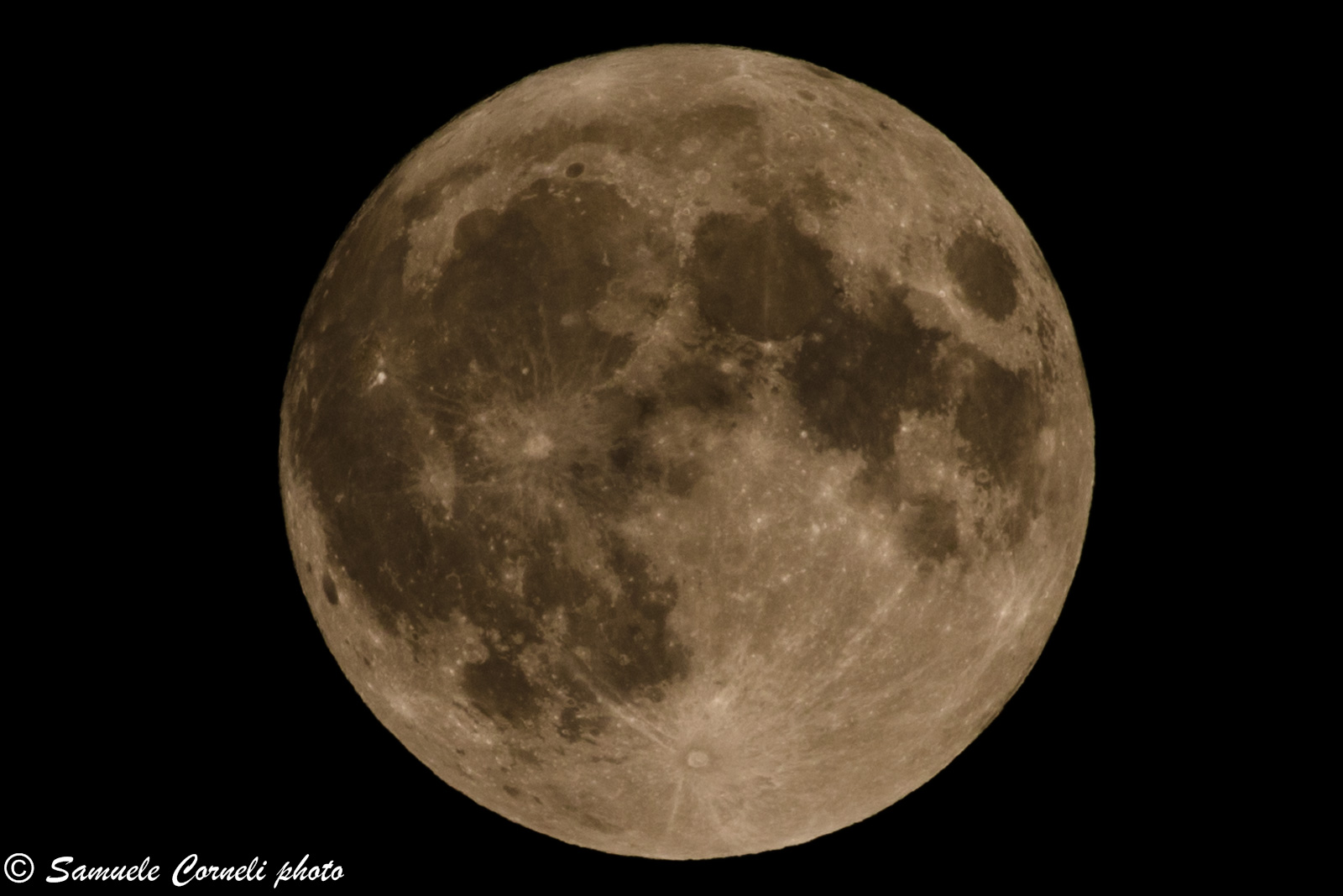 the moon seen from close ..