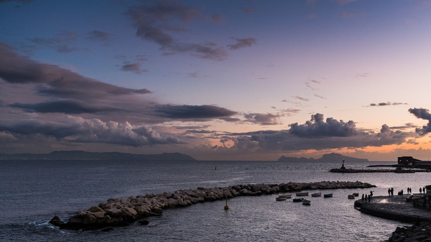 Lungomare al tramonto