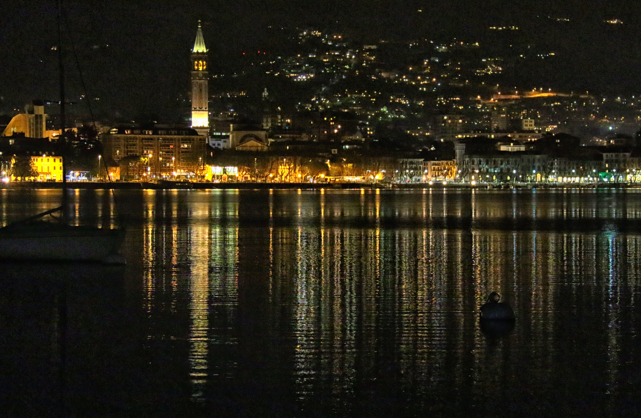 Lecco by night
