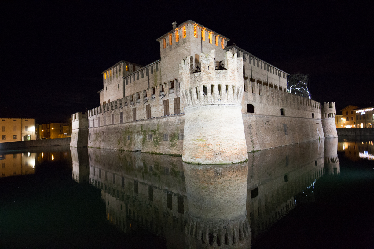 Fontanellato - Castello - Vista con il fossato