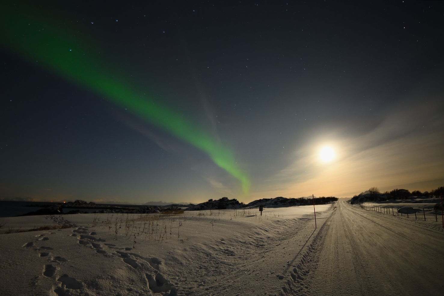 Aurora borealis with moon.
