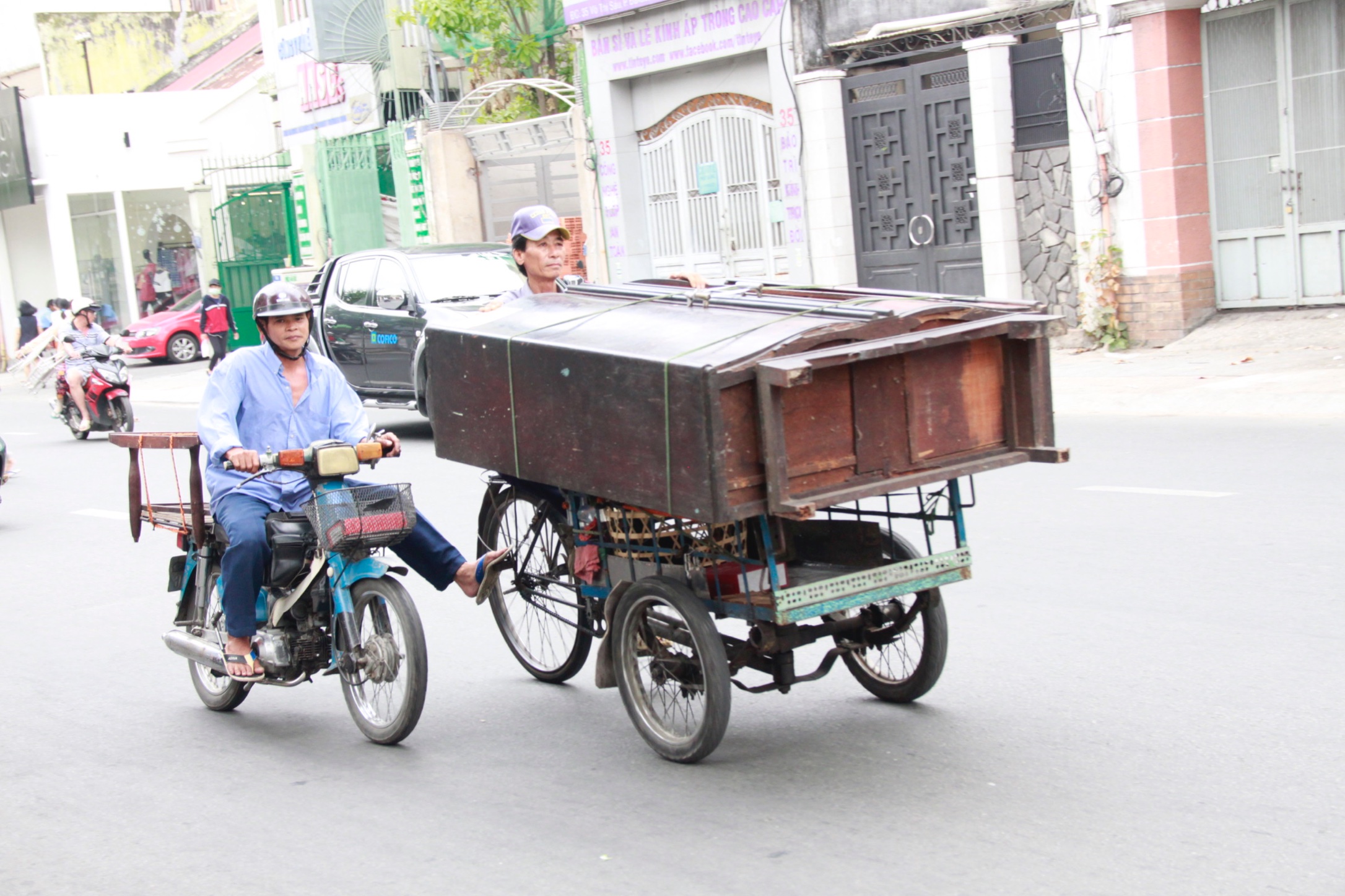 how to make a move to ho chi Minh