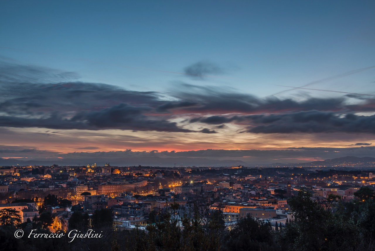 Veduta di Roma all'alba