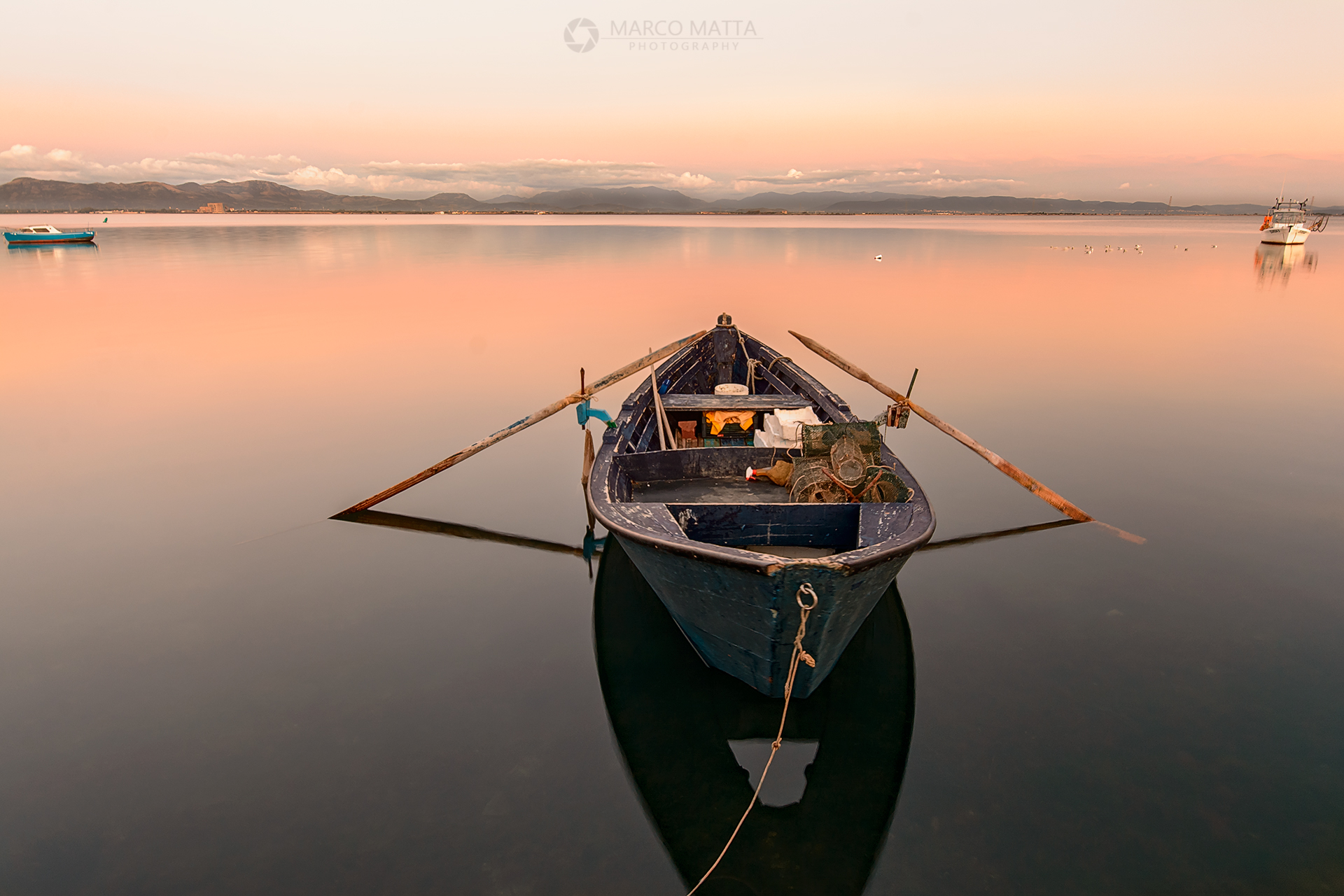 Someone does not pull the oars in the boat
