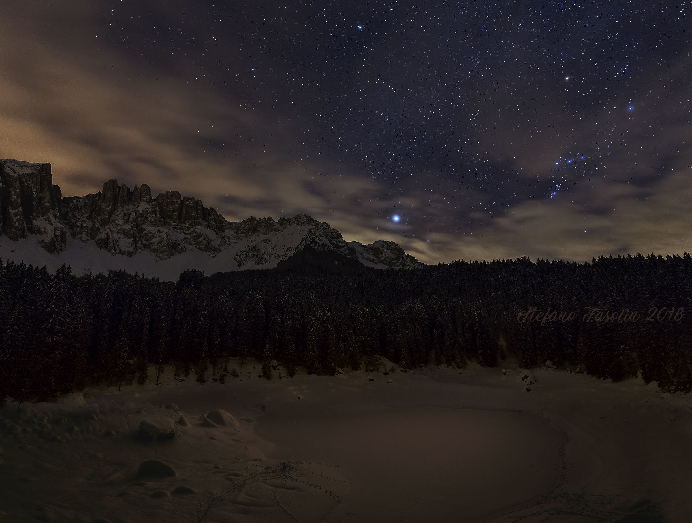 Orione immerses himself in the woods of Carezza at the lake
