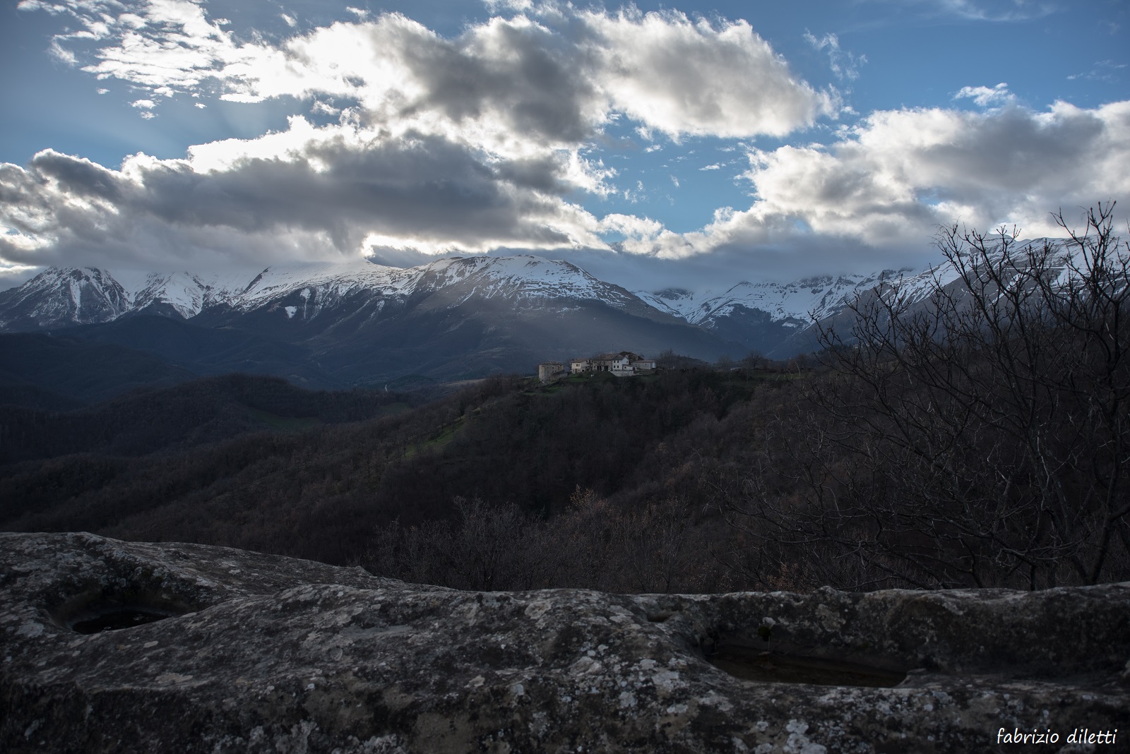 sibylline between clouds and light