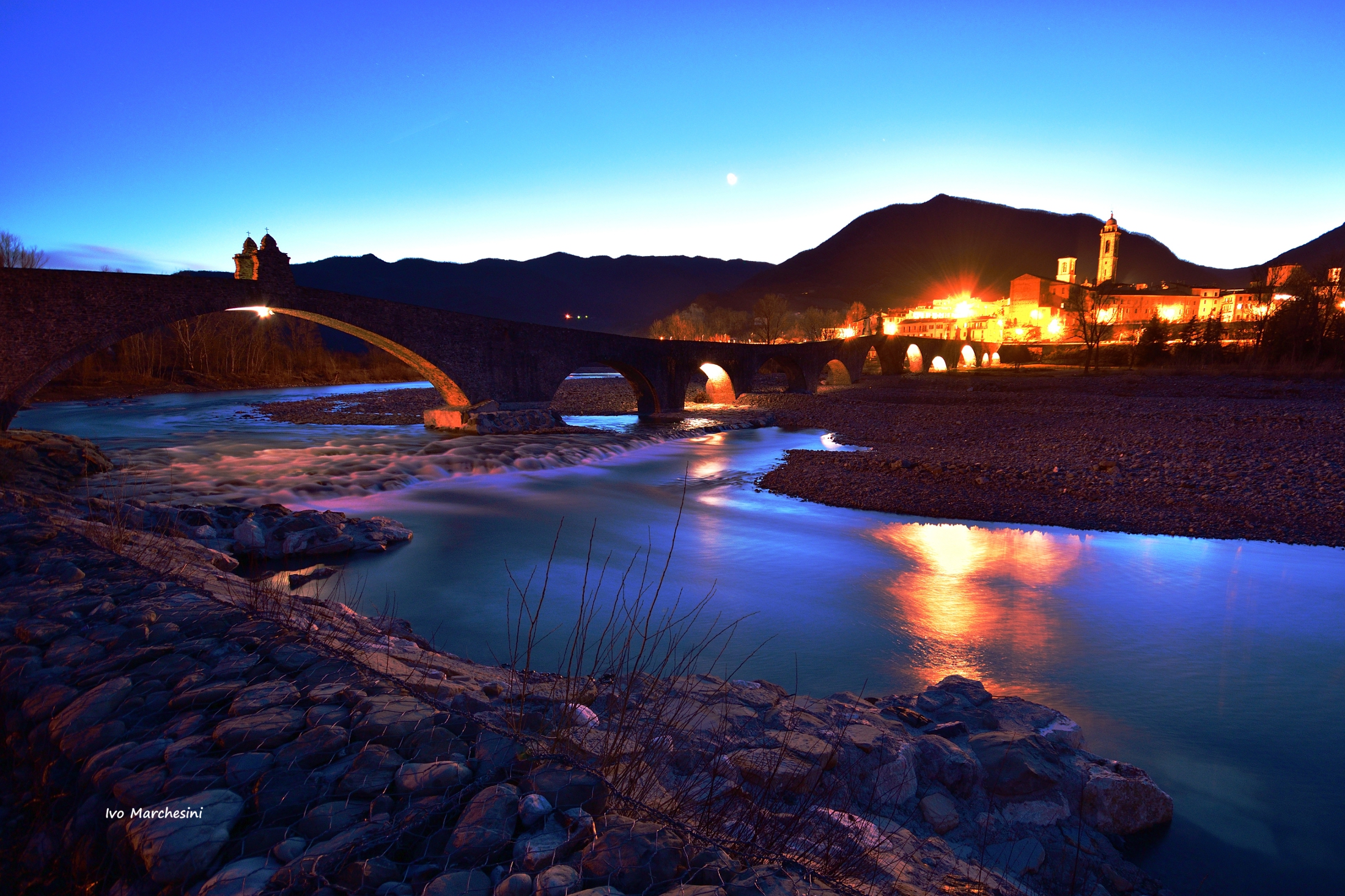 Bobbio by night