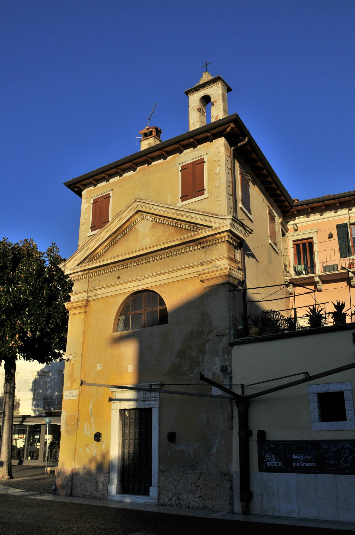 Casa di Dio o...casa del popolo?