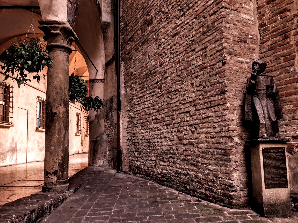 Courtyard in the center of Bologna