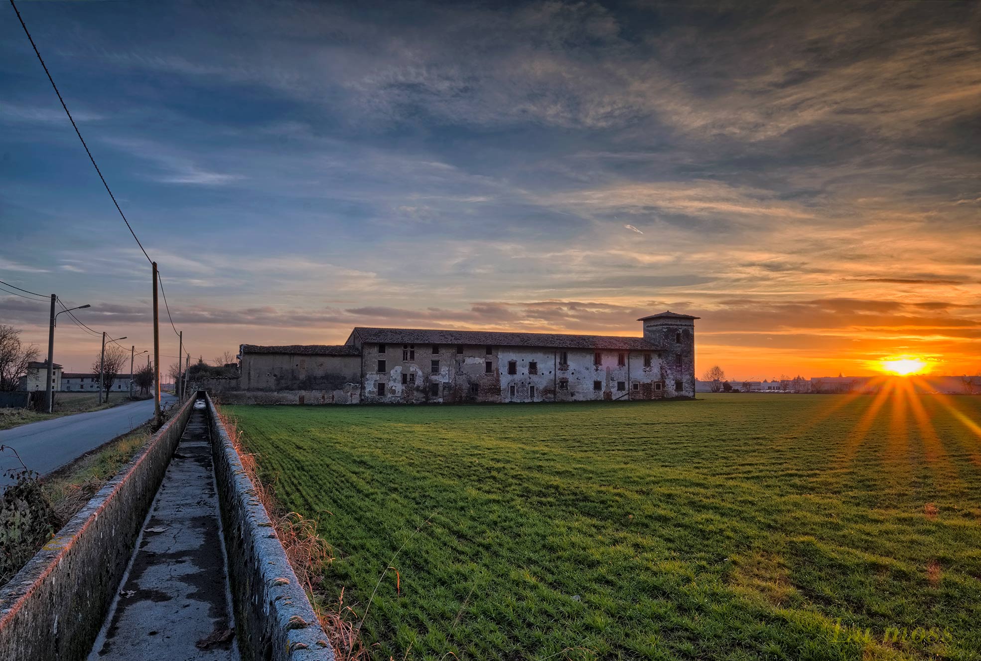 Sunset on the Nervio 2 farmhouse